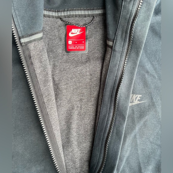 COZY NIKE PULLOVER - Picture 2 of 3